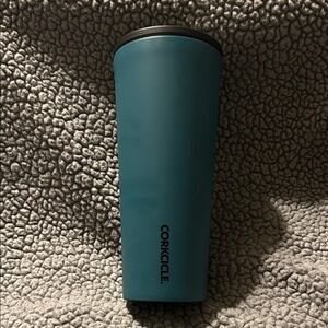 CORKCICLE Classic 24 oz tumbler in teal/jade. Stainless steel.